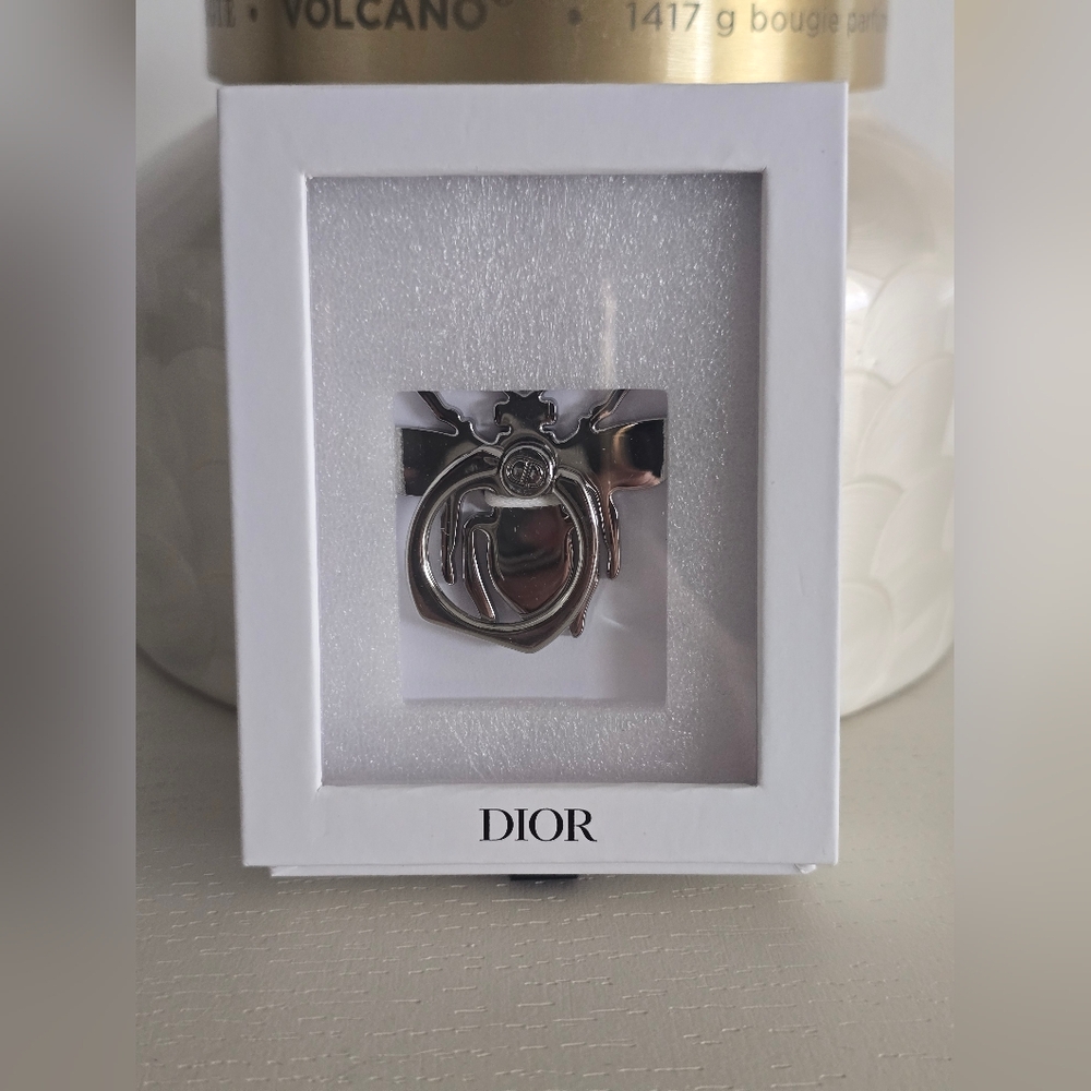 Christian Dior "Honey Bee" Smartphone Ring